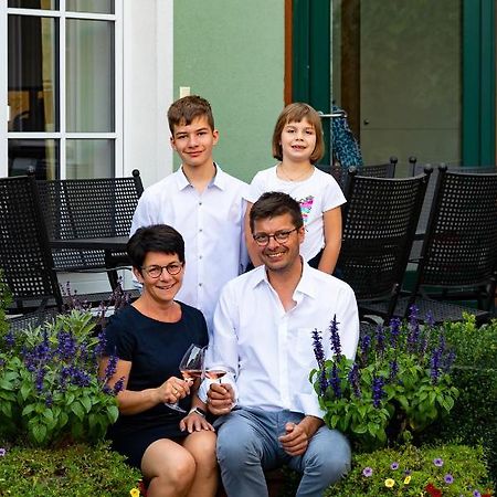 Weingut Familie Bauer Otel Grossriedenthal Dış mekan fotoğraf