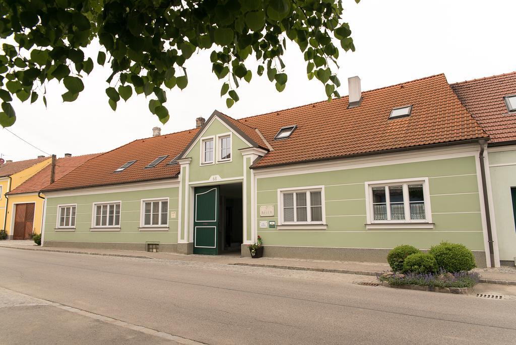 Weingut Familie Bauer Otel Grossriedenthal Dış mekan fotoğraf